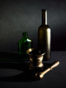 латунная ступка / натюрморт