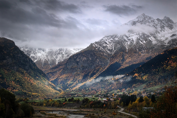 Under Mount Tetnuldi / Осень в долине реки Мулкхра под горой Тетнулди