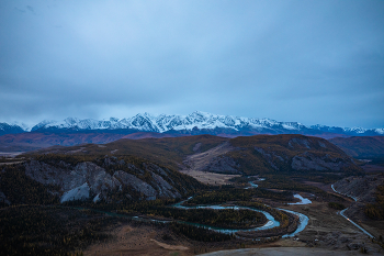 &nbsp; / Алтай. Смотровая на Северо-Чуйский и Курайский хребты, меандры Чуи