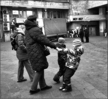 ...... Мама ...... / уличный кадр