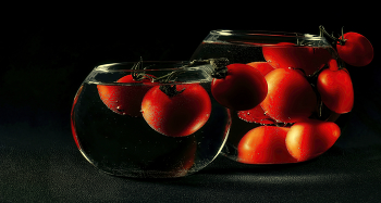 Помидорки. / Натюрморт с помидорами черри.