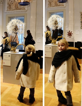 Девочка и одуванчик / На выставке современного искусства большой одуванчик из драгметаллов был гвоздём программы. А для меня самое интересное было - реакция маленьких зрителей :))