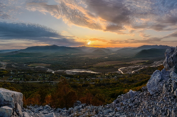 Мономаховский закат 1 / Мономаховский - от названия поселка внизу. С борта известнякового карьера. 09 19