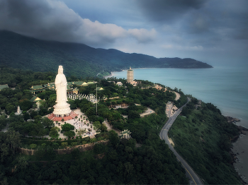 Статуя Lady Buddha / Пагода Линь Унг. Полуостров Сон Тра. Дананг. Вьетнам. 11 ноября 2025