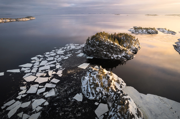 "Зимние шхеры" / Зима в 2025 году выдалась совсем не зимней. Суммарно, снега и морозы были всего около месяца за весь сезон. Однако, мне все же удалось провести серию фототуров по Ладожским шхерам и застать очень живописные состояния природы.

В этом зимнем сезоне я снова провожу туры по Ладоге. И на зиму 2027 тоже уже запланировал =)) Кому интересно, все подробности у меня на сайте https://www.arskashkarov.com/ladoga-winter