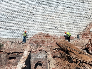 стена / город