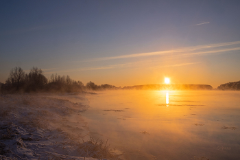Зимний рассвет. / Морозное утро на Оке.