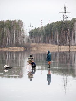Диалоги о рыбалке и электробезопасности / "Видишь, там на горе возвышается крест. Под ним десяток солдат, повиси-ка на нём, А когда надоест, возвращайся назадю Гулять по воде, гулять по воде со мной...."