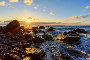 Солнце взошло... / Начало восхода за тучи спряталось. Берега у бухточки Клоково, март 25