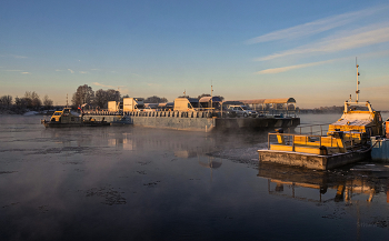 Паромная переправа. / На Оке.