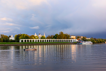 Закат на реке Волхов. / ***