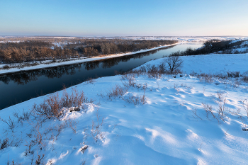 Над холодной рекой / ***