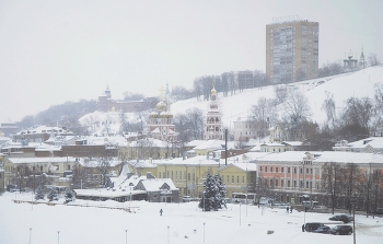 Заметает метель, заметает.... / Снег кружится, летает, летает
И поземкою клубя
Заметает зима, заметает...