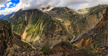 Ущелье Азау / Кавказ. Приэльбрусье. Вид с площадки у станции канатной дороги "Старый Кругозор"