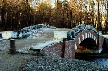 Горбатый мост / Горбатый мост в усадьбе Влахернское-Кузьминки в Москве. Ноябрь 2011. PRAKTICA MTL 5 B; MC PENTACON auto 1.8/50; Kenko L41 SUPER PRO(W); Kodak Professional Pro Foto XL 100; Фотопроект.