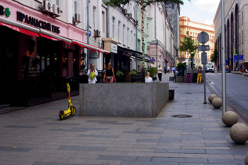 Пушечная / Пушечная улица в Москве. Июль 2024.