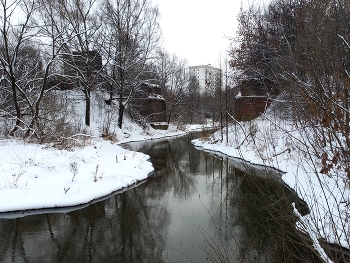 река Пехорка в Кучине (Московская область) / ***