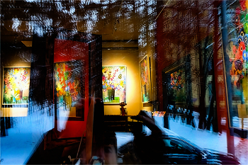 &nbsp; / за окошком багетной мастерской + отражения