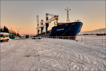 На зимних причалах. / Архангельск. Январь. Причал у морского вокзала.