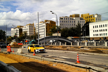 Большой ремонт / Ремонтные работы на Берниковской набережной реки Яуза в Москве. Июль 2024.