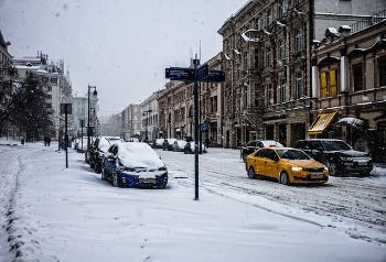 Московский снегопад / город, архитектура, москва, улица, снег, снегопад, люди