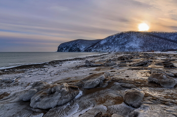 После шторма... / Бухта Лидовка, после зимнего шторма.