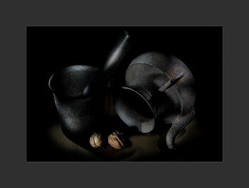 Натюрморт с чугунием, или "Крепкие орешки". / ***