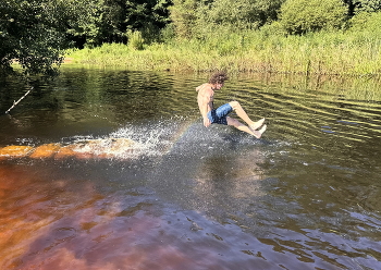 Прыжок над радугой / Речка Нарочанка