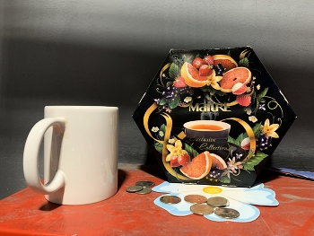 Кружка к чаю. / На пожарном щите.