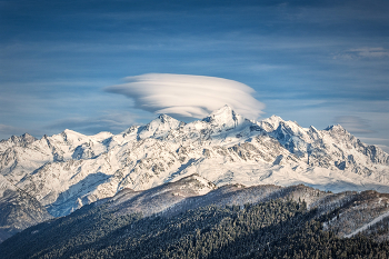 Fairy-tail Clouds / Лентикулярные облака над Тетнулди, Сванетия