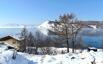 Не замерзающий исток Ангары / Напротив порт Байкал, слева видна замерзшая кромка Байкала