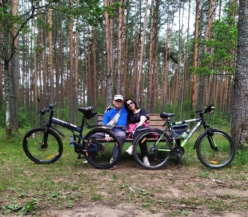 велопрогулка / люди ,лисапеды и лес)