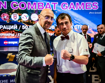 С наступающим Старым Новым годом! / Николай Коровин,Мастер боевых искусств,
сенсей, тренер по каратэ, журналист, телеведущий.