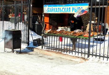 Байкальская рыба / Байкальская рыба коптится: омуль, сиг, а ещё икра,