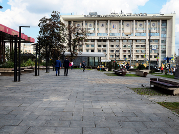 Тургеневская площадь / Тургеневская площадь в Москве. Август 2024.