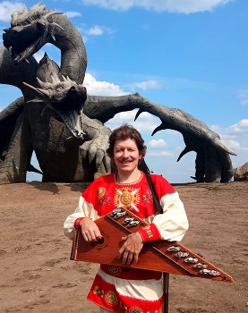 Былинный гусляр Иван Самоваров на Кудыкиной горе / Сафари парк "Кудыкина гора" наполнился волшебными звуками былинного героя. Гусляр Иван Самоваров после исполнения былины о Добрыне Никитиче на фоне "окаменевшего" Змея Горыныча.
http://www.IvanSamovarov.ru
Подробнее о творчестве гусляра Ивана Самоварова и его ИВАН-ЧАЯ можно узнать на его официальном сайте, а так же посмотреть другие фото, бесплатно послушать и скачать треки и посмотреть видео с выступлений