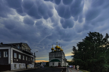 Облака - мамматусы. / **Облака - мамматусы - редкое явление природы в средней полосе России.*