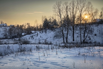 Снежный зимний вечер у деревни© / зимние молтивы