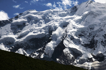 Лавина / Кавказ, Безенги. Баран-Кош. Лавина со склонов Джанги-Тау