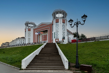 Дом-бинокль / Тверь. Кинотеатр, памятник советского постконструктивизма на набережной Степана Разина. Открыт в 1937 г.