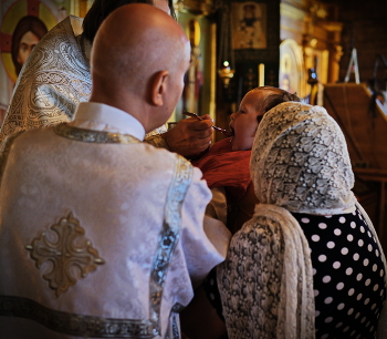 Дети в церкви. / Святое Причастие...