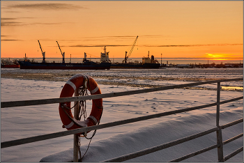Январь на Северной Двине. / Архангельск. Вид с причала морского вокзала.