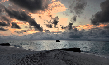 Наползает шторм на берег / Наползает шторм на берег