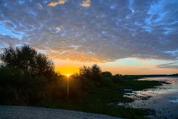 Сентябрь. Рассвет. / У озера Исток.