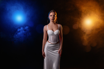 В свете двух огней / модель Юлиана Смирнова