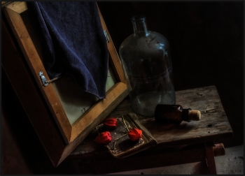 .... Незаконченный портрет .... / предметная композиция