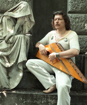 Гусляр Иван Самоваров в загробном мире / Словно древний мифический Орфей, Иван Самоваров спустился в подземное царство и при помощи своих волшебных гуслей вернул любимую Эвридику