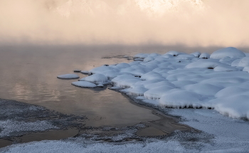 Снежные камни / Камни у воды превращаются в снежные плюшки!