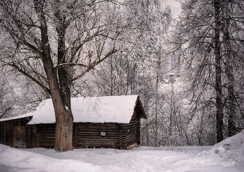 "Заснеженная баня на краю"© / зимнее