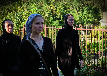 Участницы Крестного хода. / Престольный Праздник. Монастырский Скит в Сокольниках.